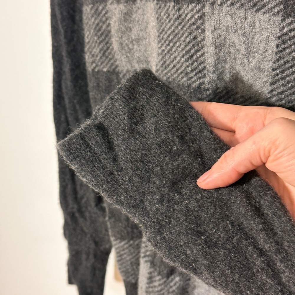 Barbour 100% Wool Buffalo Check Crewneck Sweater Gray Plaid Heritage Knit - Picture 4 of 6